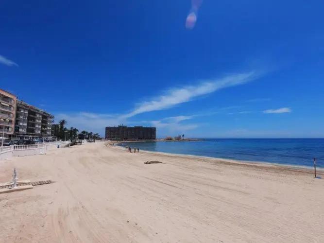 Amazing Penthouse On The Beach, Sea Views, Wifi, Airconditioning And Parking Torrevieja Exterior foto