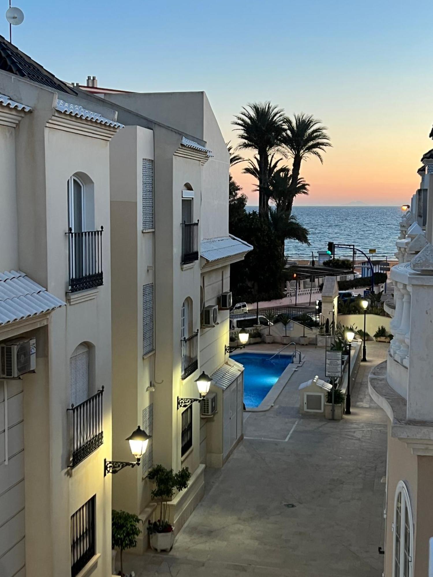 Amazing Penthouse On The Beach, Sea Views, Wifi, Airconditioning And Parking Torrevieja Exterior foto